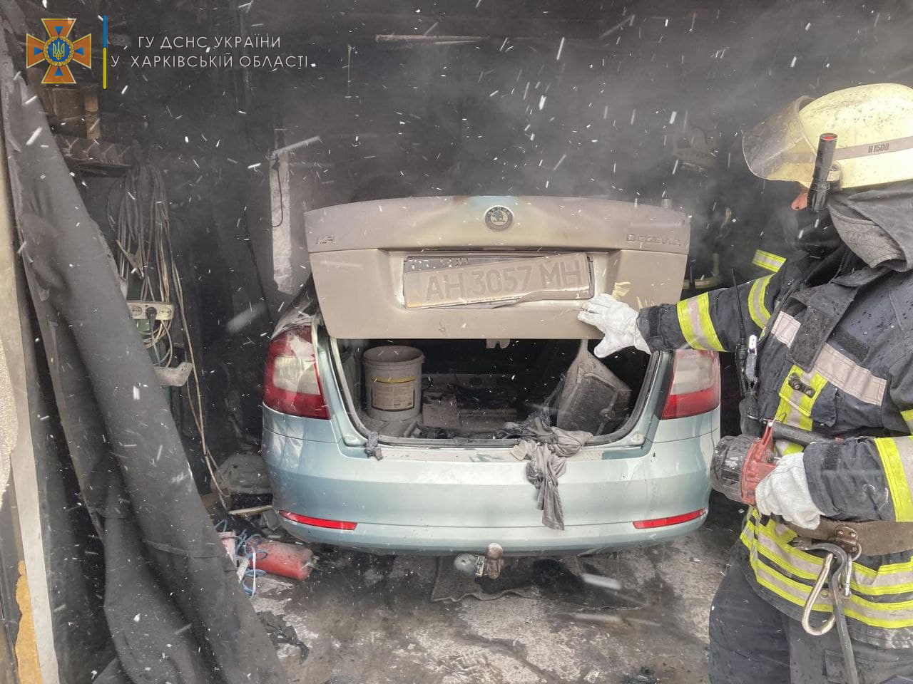Пожар Харьков: горел автомобиль в гараже